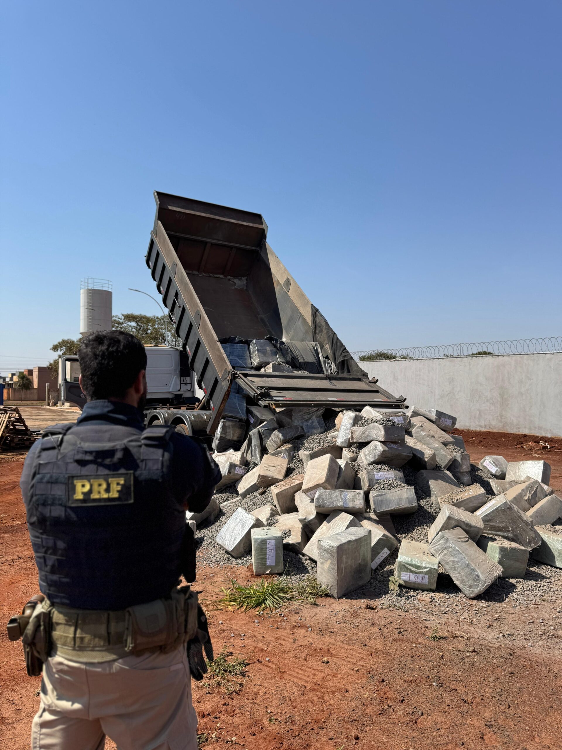 PRF intercepta camión con más de 6 toneladas de marihuana en Dourados