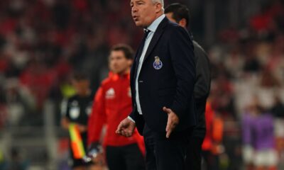 Jorge Costa, Excapitán y actual director deportivo de Porto Dies, después de un paro cardiorrespiratorio, a los 53 años ||