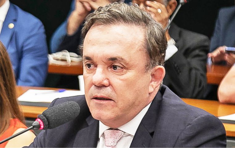 Vander Loubet declara su intención de postularse al Senado por el PT en 2026.