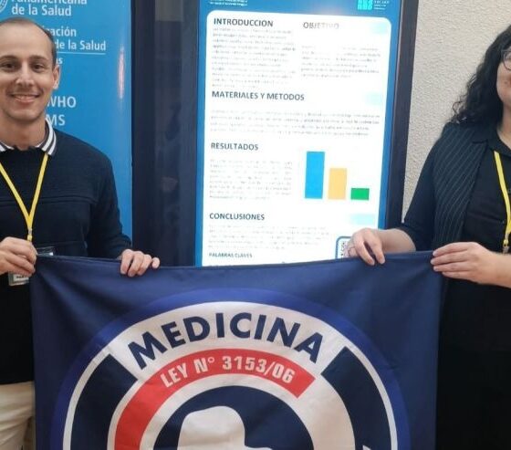 Alumnos de la UCP-PJC exhiben un proyecto innovador en el Congreso Paraguayo de Salud Pública.