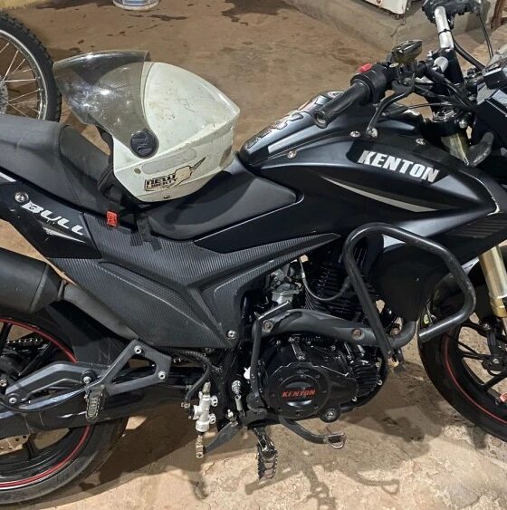 Delincuentes en motocicleta sustraen G. 700.000 y dejan atrás su moto valorada en G. 5 millones en Pedro Juan Caballero.