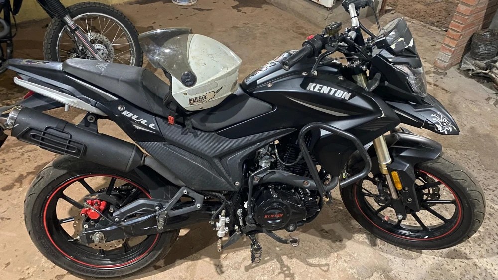 Delincuentes en motocicleta sustraen G. 700.000 y dejan atrás su moto valorada en G. 5 millones en Pedro Juan Caballero. Delincuentes en motocicleta sustraen G. 700.000 y dejan atrás su moto valorada en G. 5 millones en Pedro Juan Caballero.
