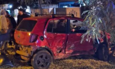 Colisión frontal en Pedro Juan Caballero causa dos personas gravemente heridas y un arresto.