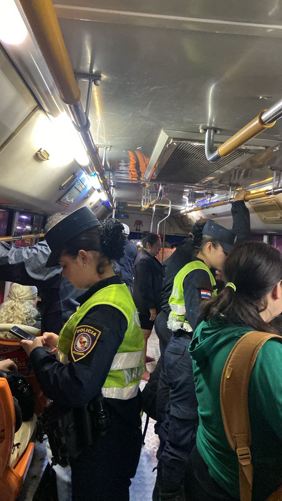 Operativo policial en transportes públicos refuerza seguridad en Central Operativo policial en transportes públicos refuerza seguridad en Central