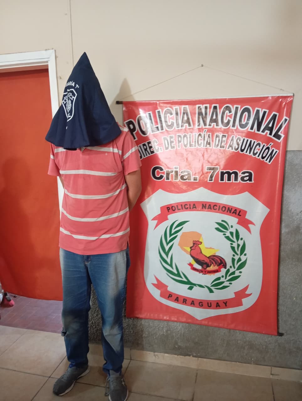 Asunción Policía aprehende a hombre por hurto, antecedentes agravados. Asunción Policía aprehende a hombre por hurto, antecedentes agravados.