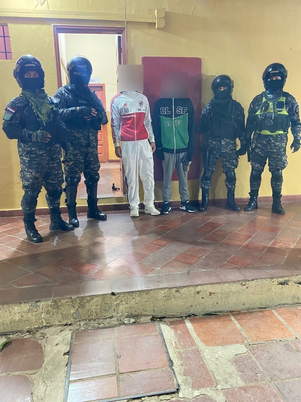 Aprehenden dos hombres por supuesto robo agravado en Asunción. Aprehenden dos hombres por supuesto robo agravado en Asunción.