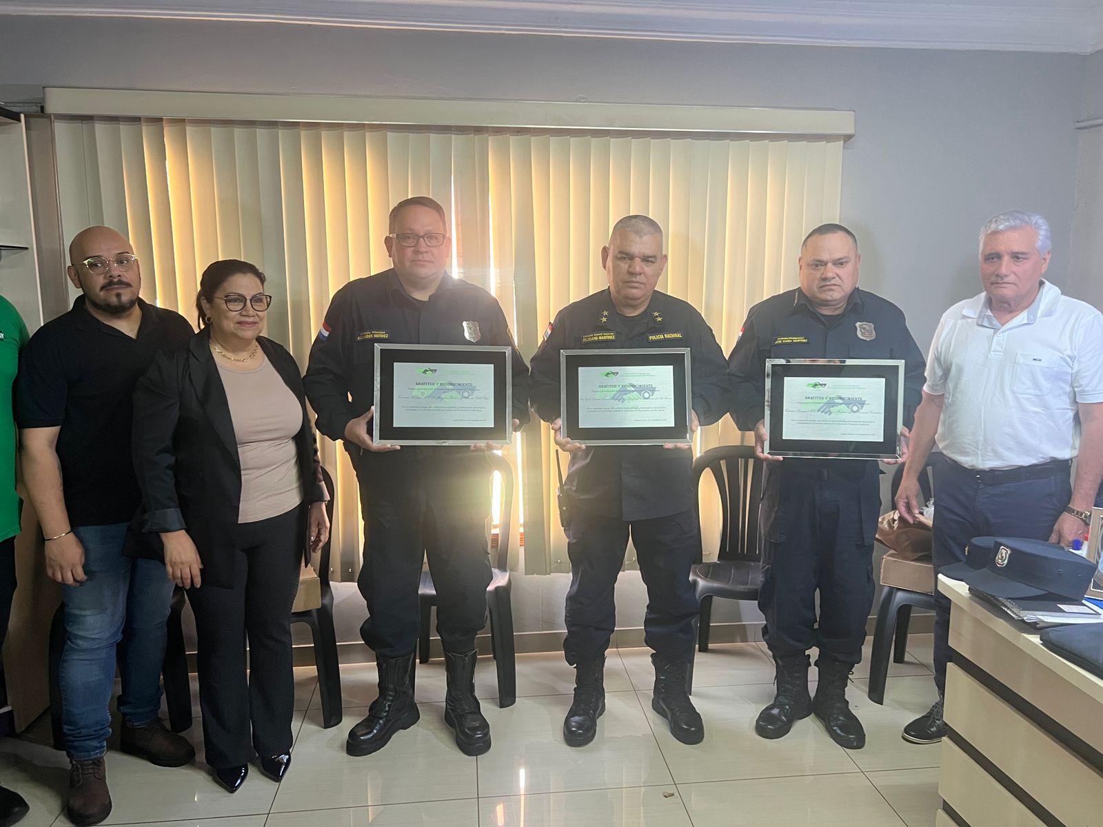 Reconocimiento a líderes policiales del Alto Paraná por compromiso.