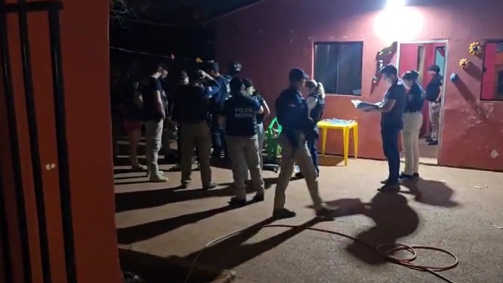 Allanamientos simultáneos en Ñemby: detención e incautación de drogas