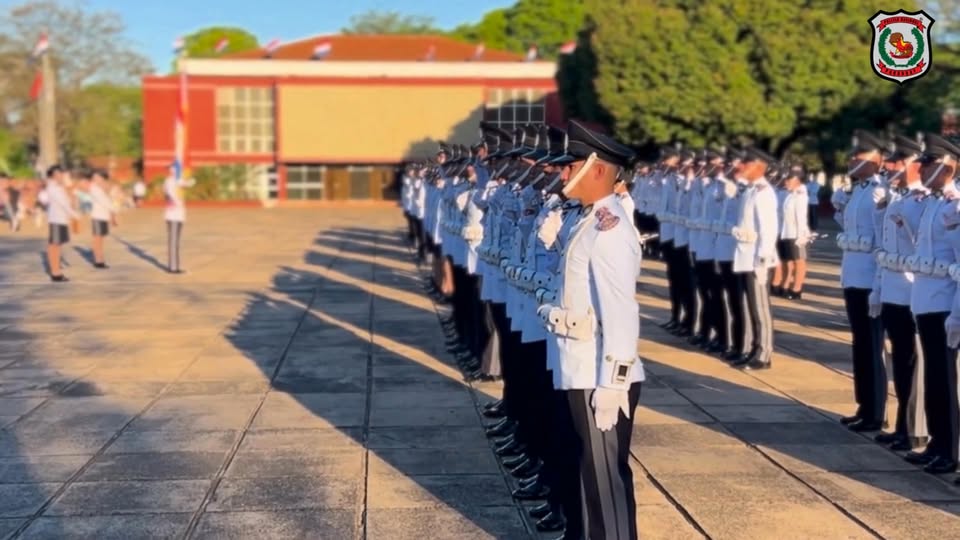Cadetes de Policía Juran Honor y Servicio a la Patria