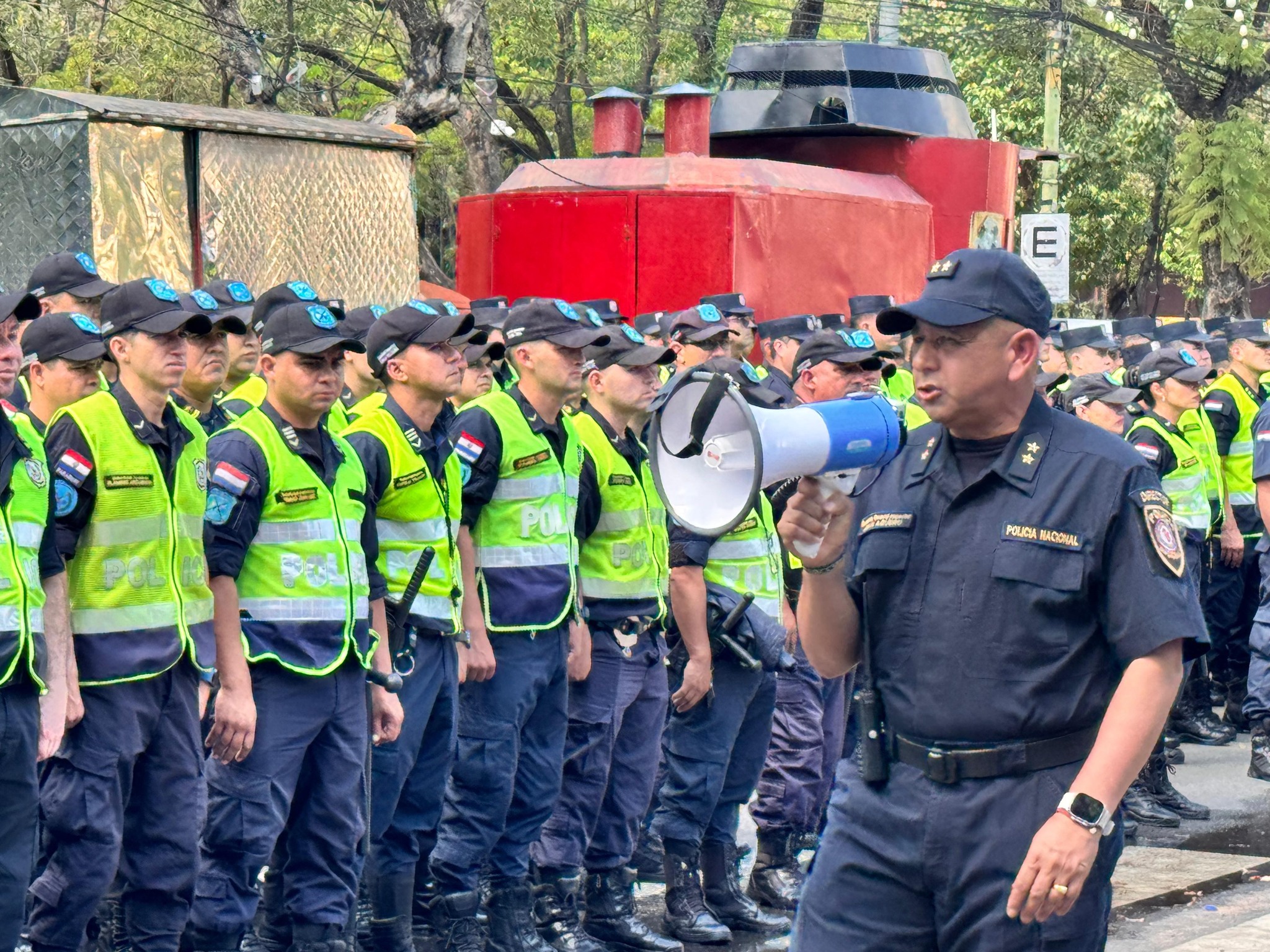 Asunción intensifica seguridad policial: despliegue estratégico durante manifestaciones.