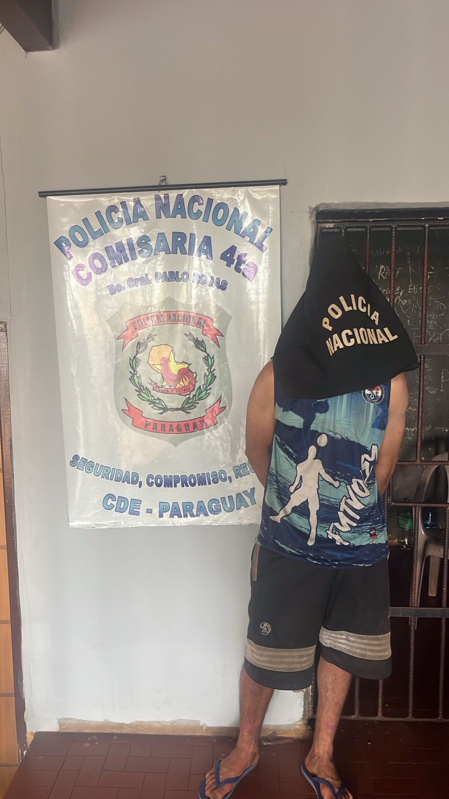 Detienen a hombre rebelde con orden de captura pendiente