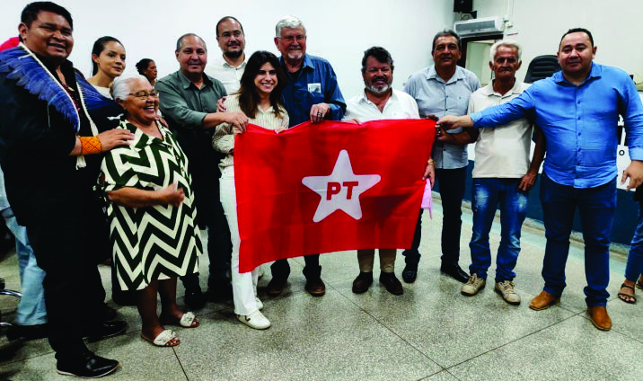 En Miranda, Carlos Bernardo presenta a Zeca do PT como aspirante a la gubernatura de MS. En Miranda, Carlos Bernardo presenta a Zeca do PT como aspirante a la gubernatura de MS.