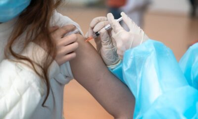 Florida recula en su política de vacunas y mantiene las inyecciones más obligatorias