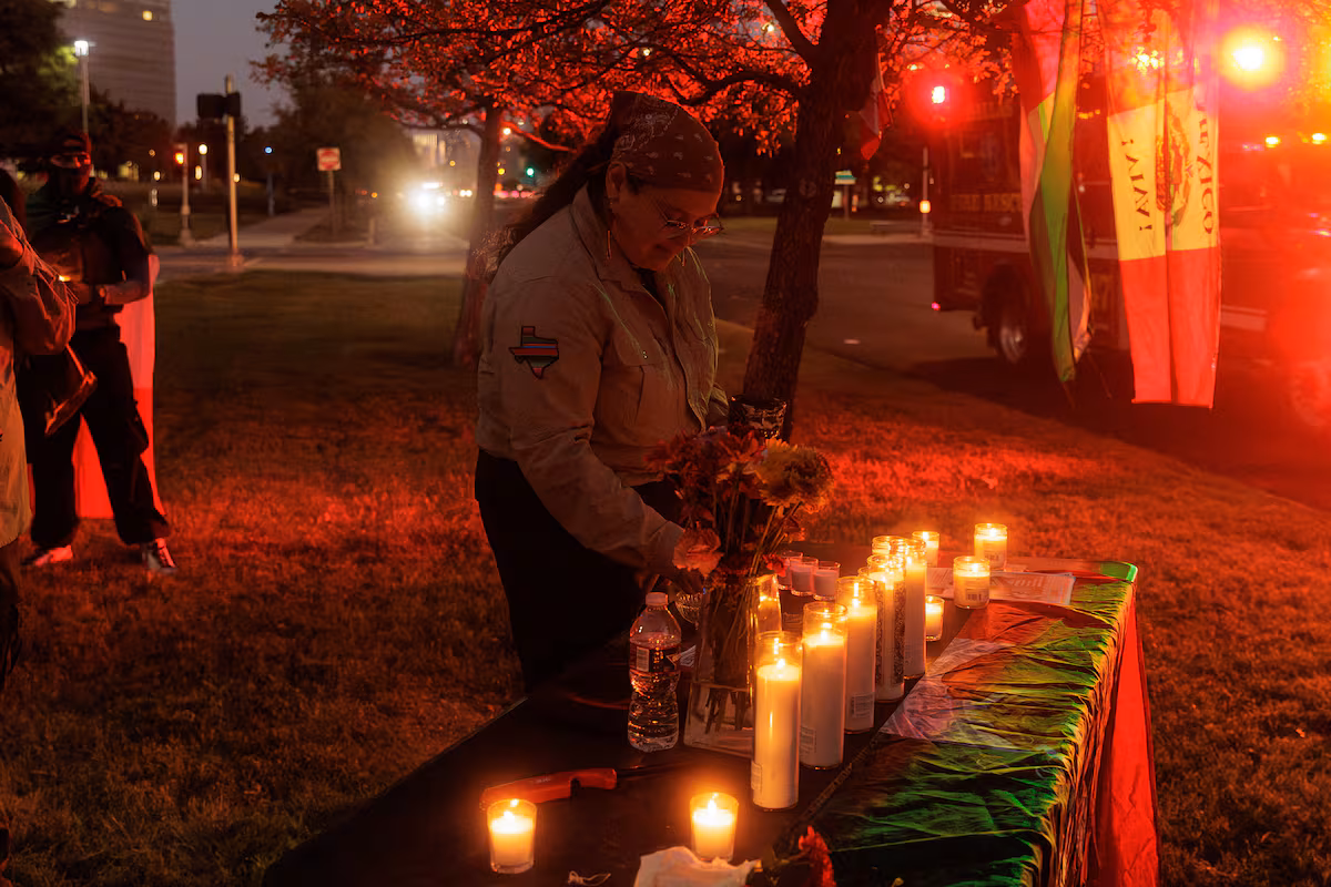 Herido y monitoreado en la cama del hospital, el doble castigo de los migrantes caminados en la oficina de hielo en Dallas | Inmigración en los Estados Unidos