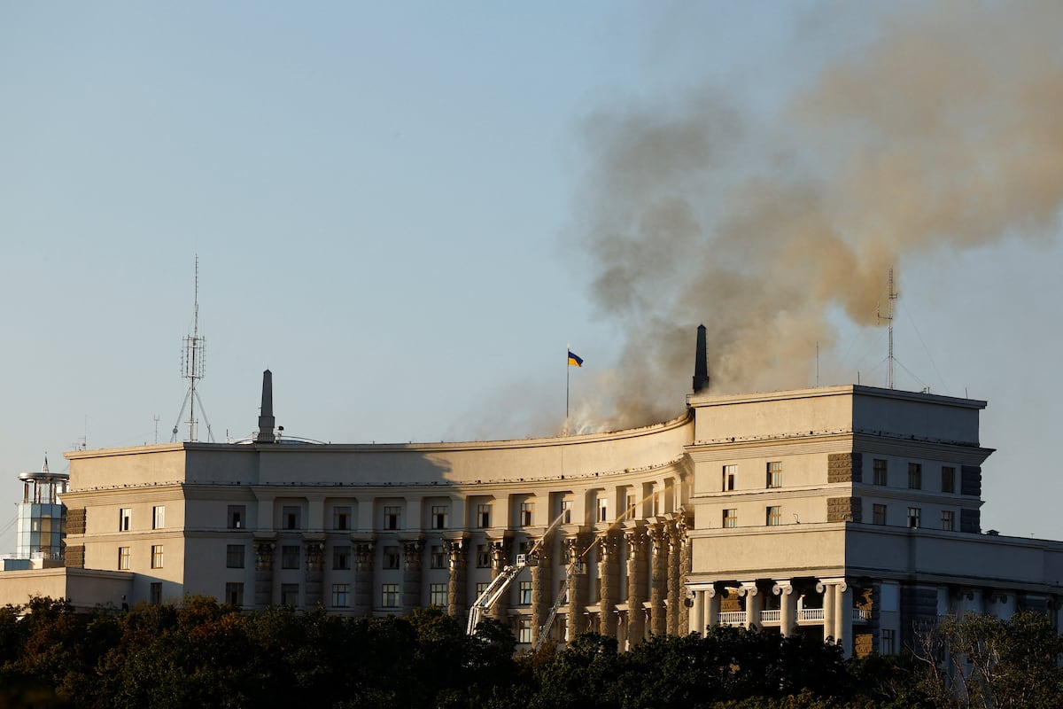 Rusia lanza su mayor ataque de drones en la guerra y llega por primera vez un edificio del gobierno ucraniano en Kiev | Internacional Rusia lanza su mayor ataque de drones en la guerra y llega por primera vez un edificio del gobierno ucraniano en Kiev | Internacional
