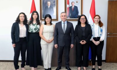 Cinco mujeres paraguayas reciben becas para estudiar maestrías en Turquía.