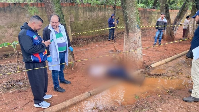 Motociclista fallece al impactar contra un árbol en Pedro Juan Caballero. Motociclista fallece al impactar contra un árbol en Pedro Juan Caballero.