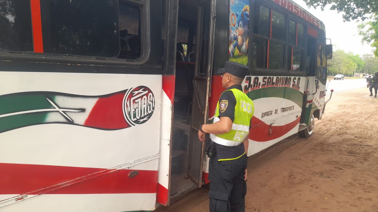 Operativo policial de control en transportes públicos contra delitos