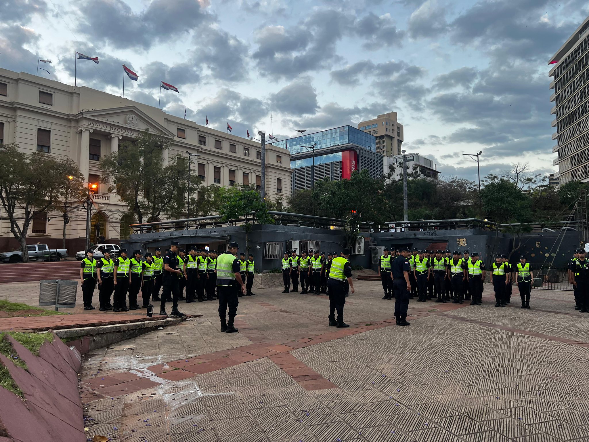 Formación Integral de Personal para Seguridad Ciudadana en Asunción