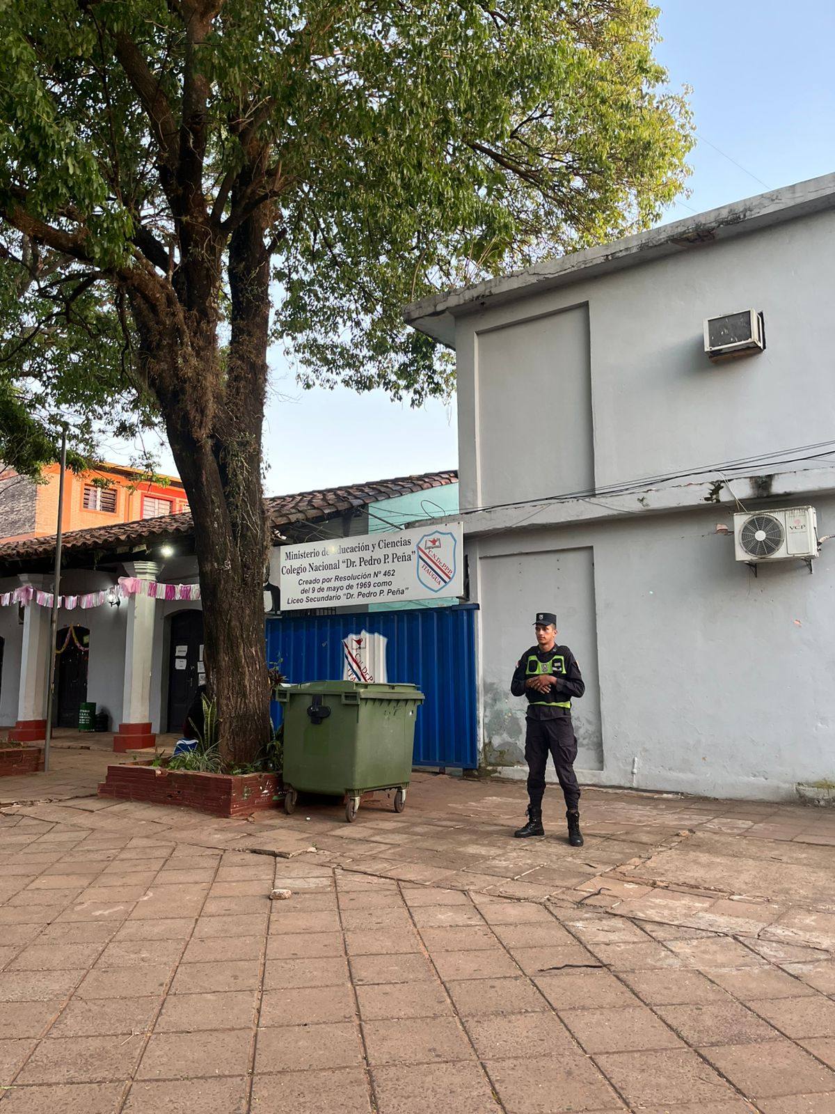 Cobertura policial en escuelas: Seguridad garantizada para estudiantes paraguayos.