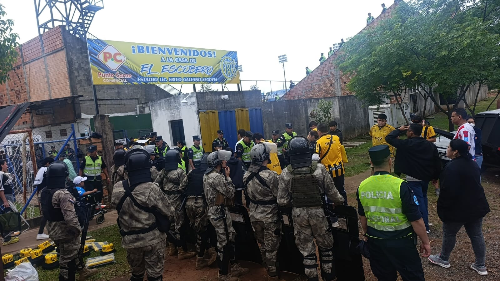 Operativo policial para controlar personas en Olimpia vs. Guaraní