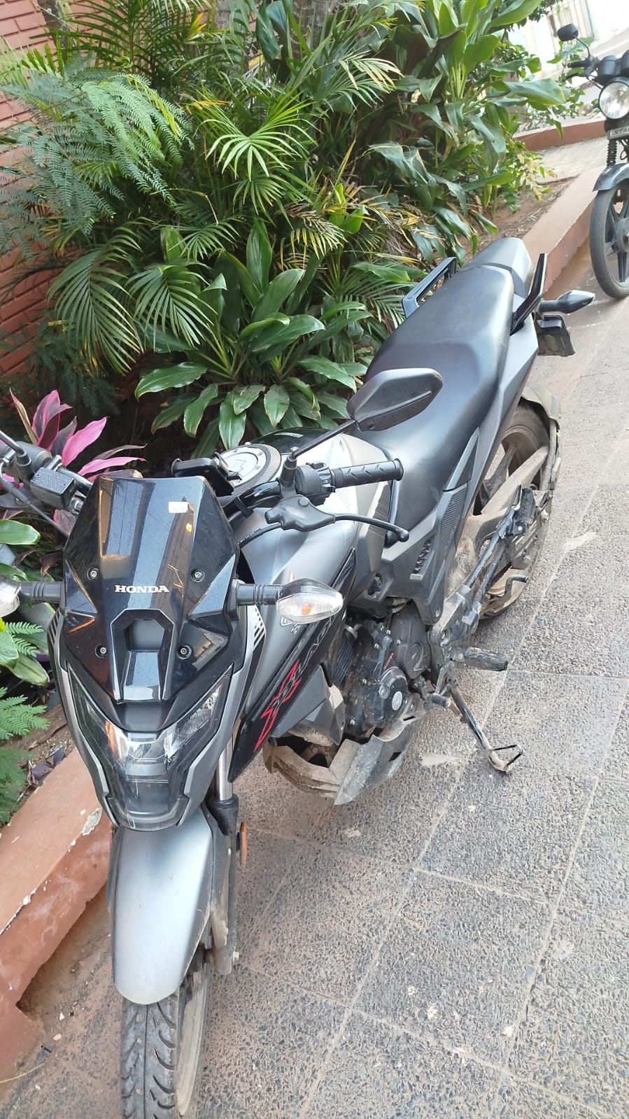 Asunción: Policía recupera moto robada tras persecución efectiva.