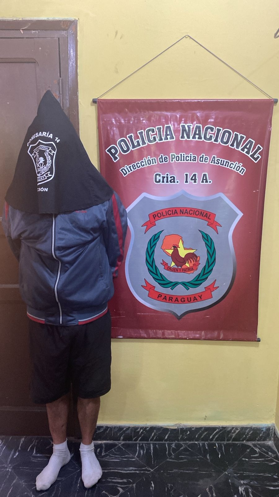 Detienen a hombre con antecedentes por perturbar la paz pública. Detienen a hombre con antecedentes por perturbar la paz pública.