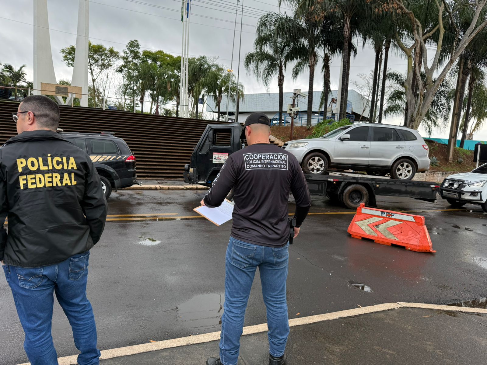 Entrega de vehículo robado en Brasil gracias a cooperación internacional Entrega de vehículo robado en Brasil gracias a cooperación internacional