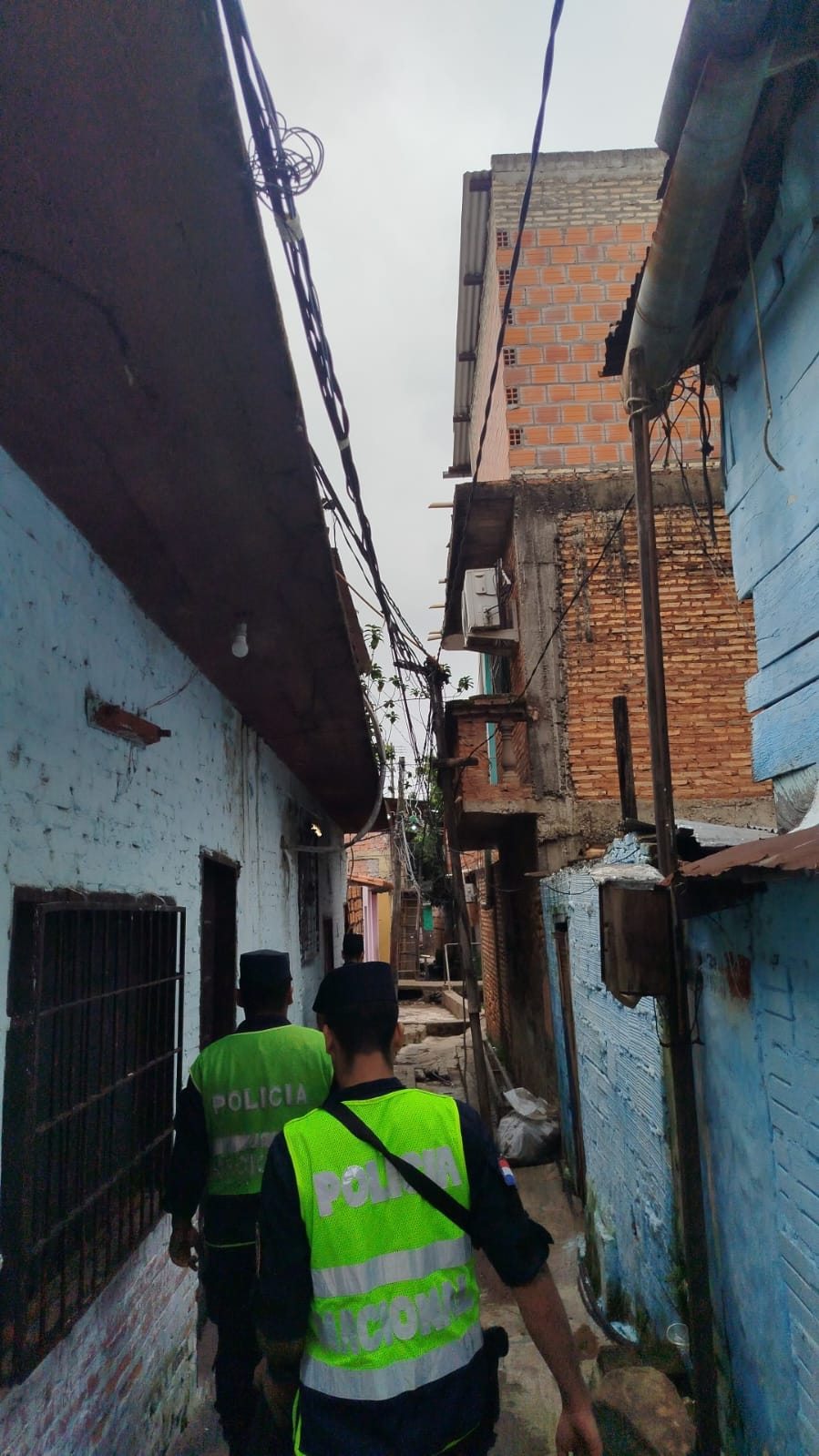 Operativo policial en Asunción: incursión y control en Pelopincho Operativo policial en Asunción: incursión y control en Pelopincho