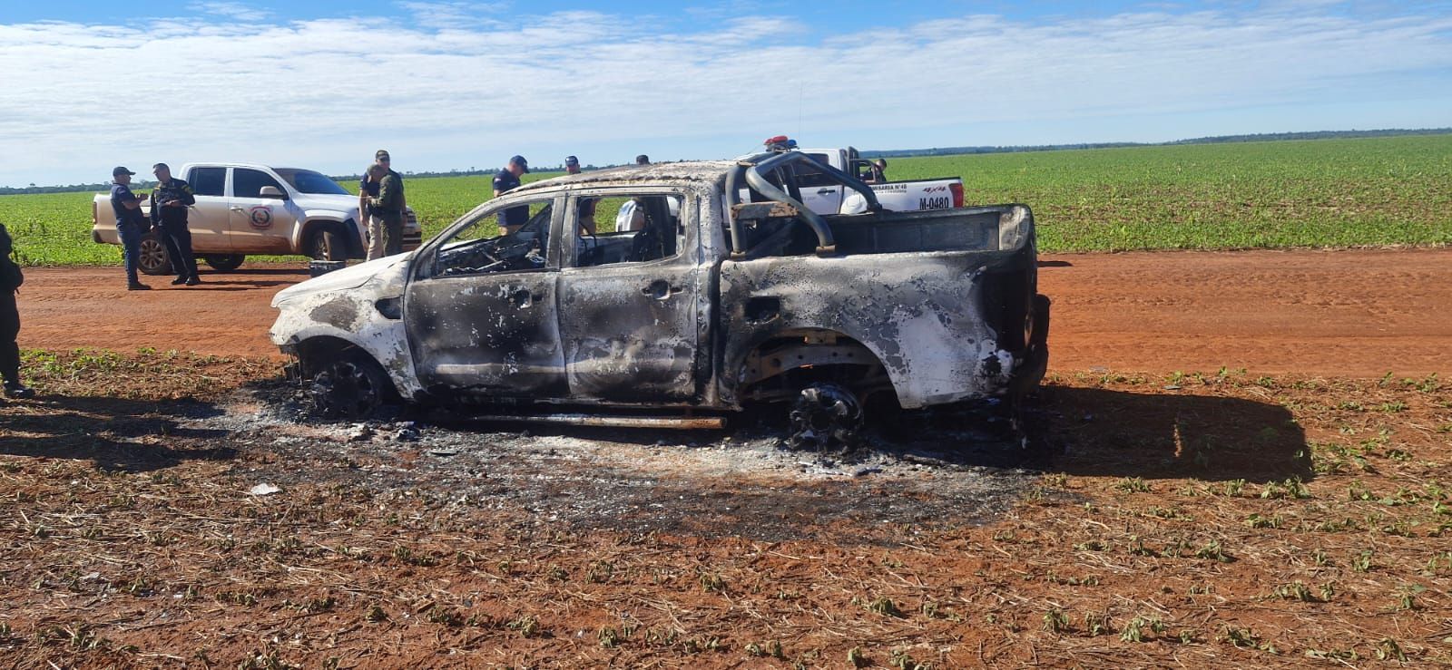 Policía Localiza Camioneta Incinerada Tras Asalto a Banco Canindeyú Policía Localiza Camioneta Incinerada Tras Asalto a Banco Canindeyú