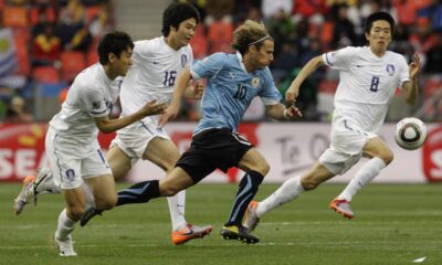 Diego Forlán, ingresado tras romperse tres costillas en un partido ||