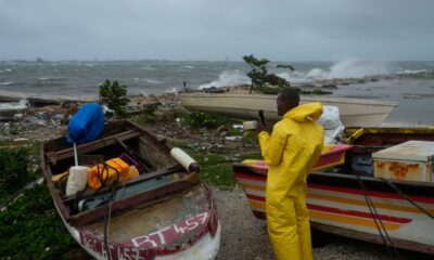 Último minuto del huracán ‘Melissa’, en vivo | El huracán continúa fortaleciéndose antes de tocar tierra en Jamaica, con vientos de hasta 295 kilómetros por hora | Internacional