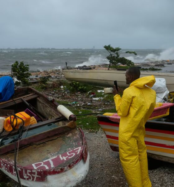 Último minuto del huracán ‘Melissa’, en vivo | El huracán continúa fortaleciéndose antes de tocar tierra en Jamaica, con vientos de hasta 295 kilómetros por hora | Internacional