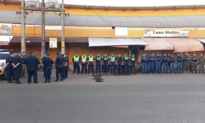 Agentes policiales refuerzan la seguridad en Pedro Juan Caballero tras una serie de asesinatos por encargo.