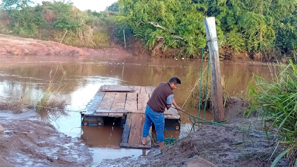 Encuentran sin vida en el río Aquidabán el cadáver del joven que se cayó de una balsa improvisada. Encuentran sin vida en el río Aquidabán el cadáver del joven que se cayó de una balsa improvisada.
