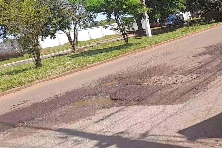 Concejales solicitan un informe acerca del deterioro de las calles recientemente asfaltadas. Concejales solicitan un informe acerca del deterioro de las calles recientemente asfaltadas.
