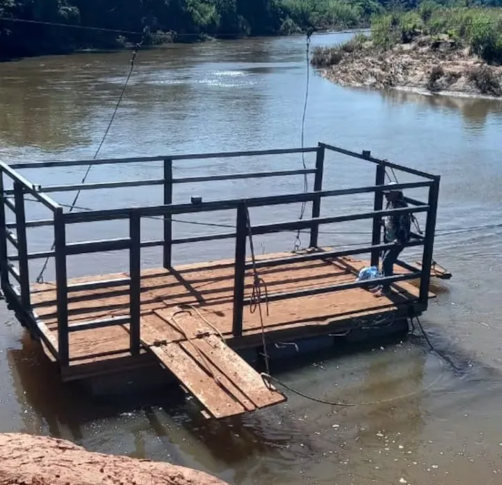 Joven se pierde en el río Aquidabán tras el vuelco de una balsa inestable. Joven se pierde en el río Aquidabán tras el vuelco de una balsa inestable.