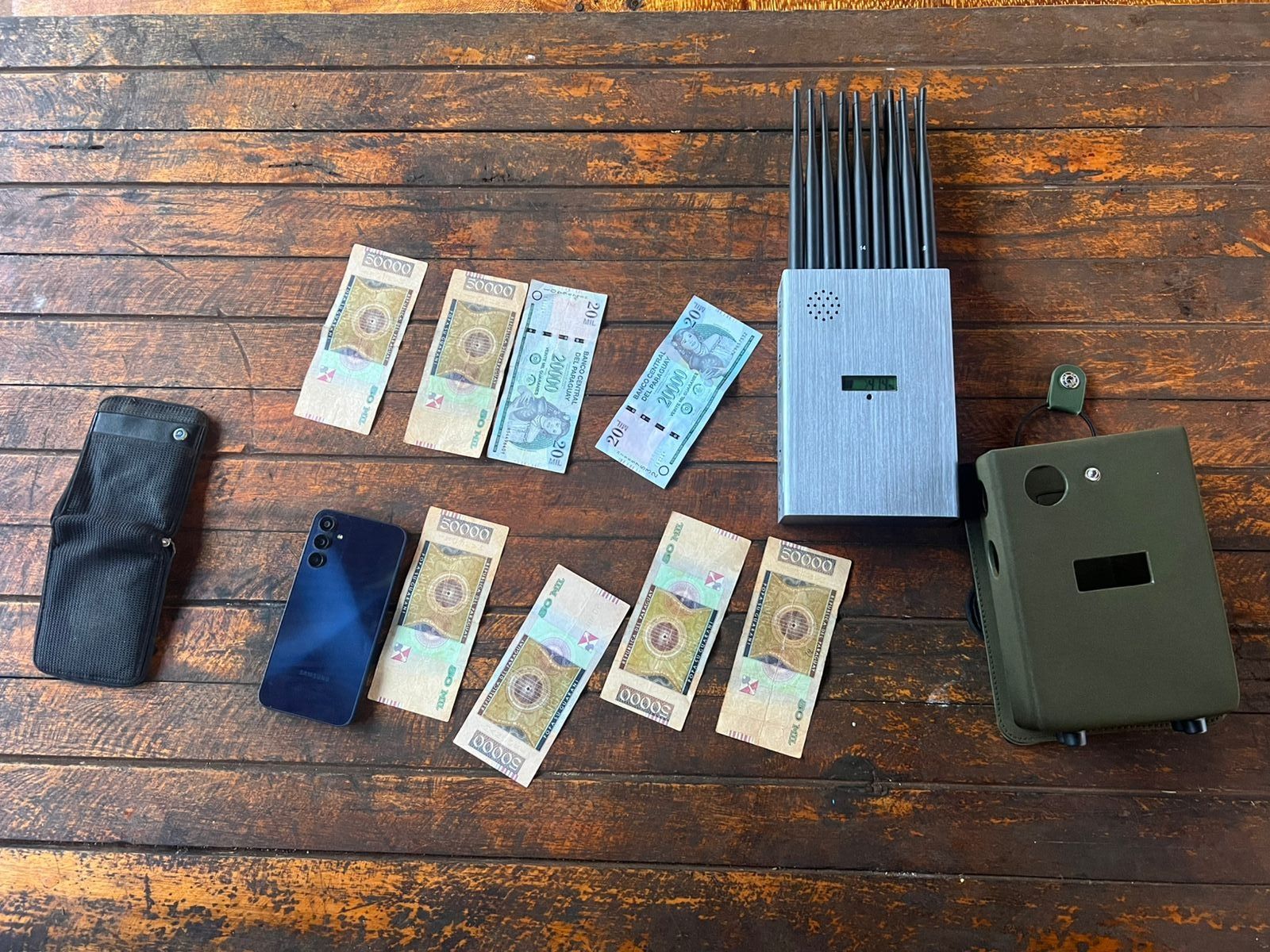 Aprehendido en Alto Paraná con documento falso e inhibidor señal Aprehendido en Alto Paraná con documento falso e inhibidor señal