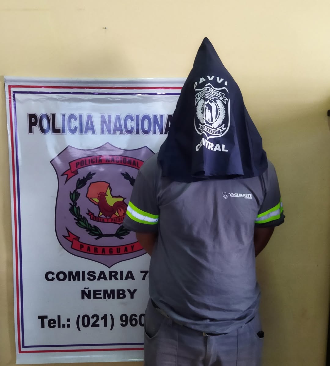 Aprehenden a hombre de 29 años por violencia intrafamiliar.