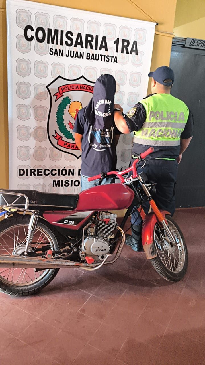 Hombre detenido por hurto y antecedentes, recuperan motocicleta robada.