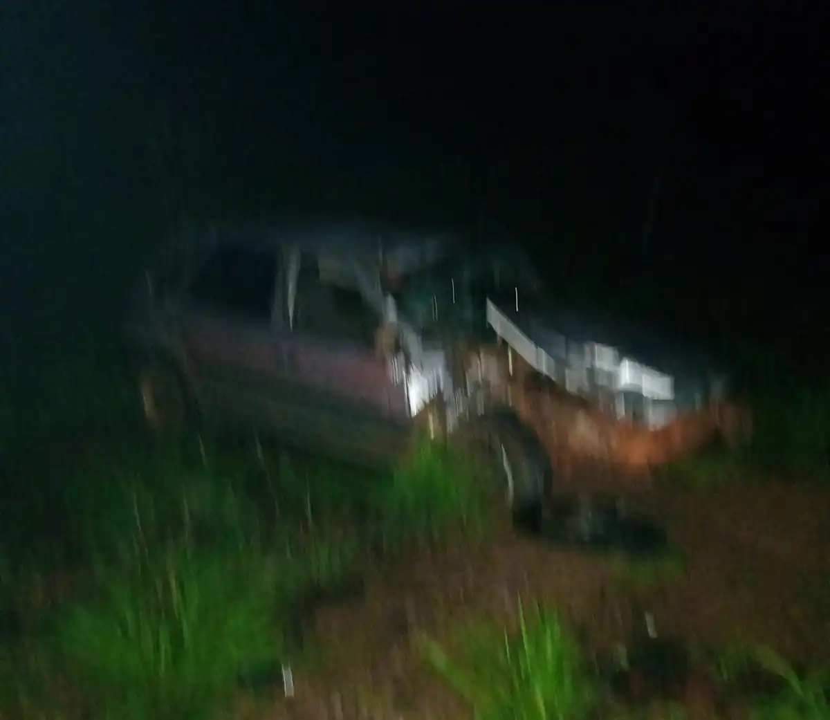 Motociclista muere tras choque con un coche en la carretera que conecta Bella Vista Norte y ex Puentesiño.