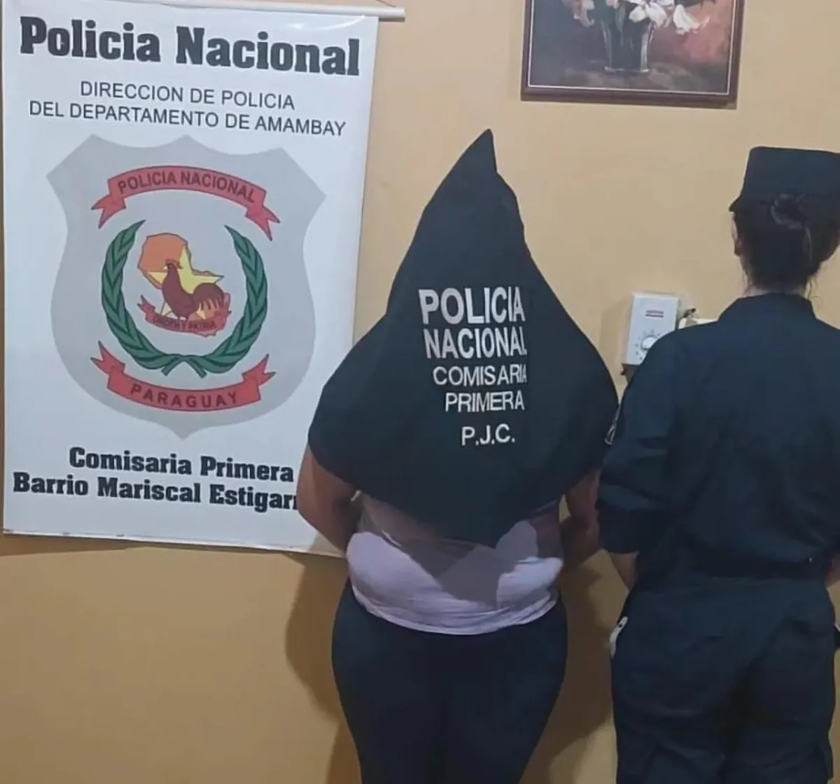 Arrestan a trabajadora por apropiarse de G. 4.500.000 y 300 dólares de su jefa.