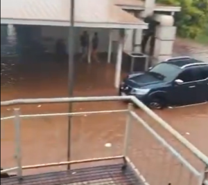 Evacuan a pacientes del Hospital de Santa Rosa por las intensas lluvias