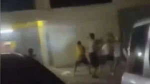 Video: Hinchas de Cerro y Guaraní protagonizan una gresca tras definición del Clausura