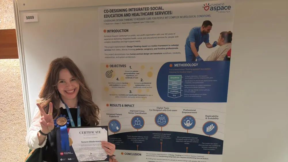Paraguaya recibe el premio al mejor póster en congreso internacional de hospitales